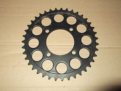 CORONA CHIARAVALLI 39 DENTI COD. 848 PASSO 530 PER YAMAHA 350 RD LC 4L0 80>82
