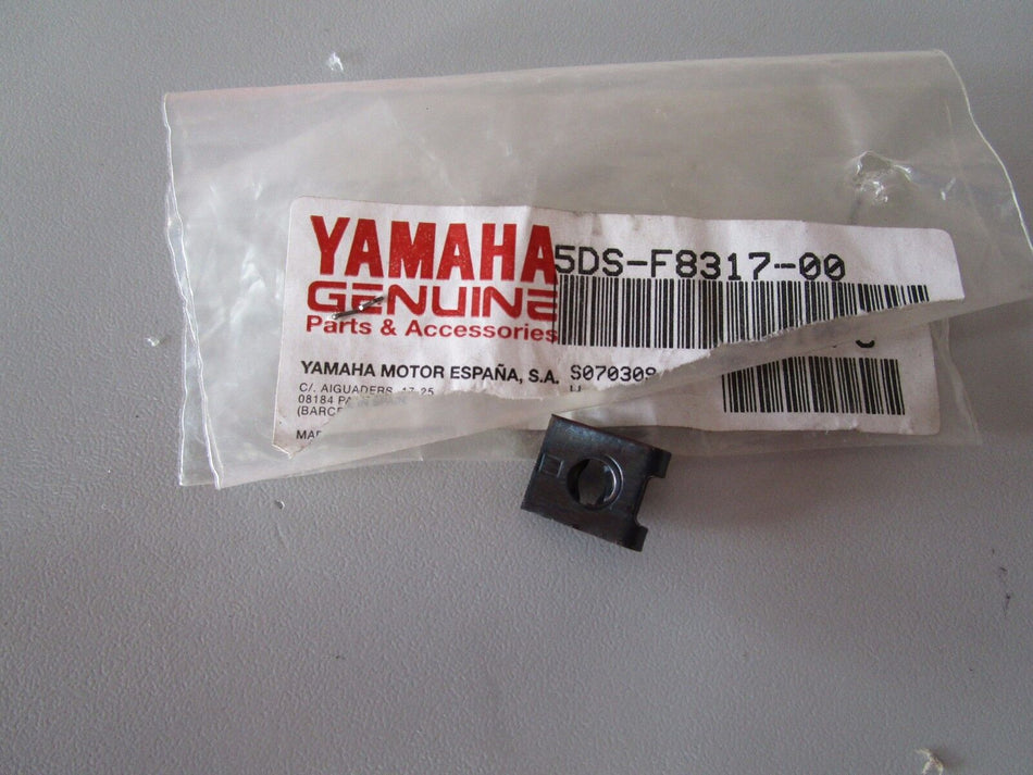 MOLLETTA CLIP ORIGINALE YAMAHA PER X-MAX 125-250 - MAJESTY 125-150 - XT660TENERE