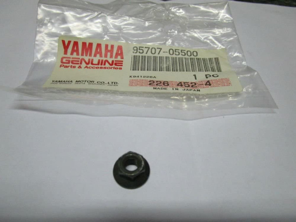 DADO FLANGIATO PER PORTAPACCHI ORIGINALE YAMAHA PER CT S 50- FJ 1200- FZR 1000