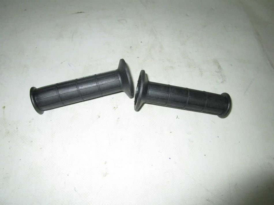 COPPIA MANOPOLE PER SCOOTER COLORE NERO
